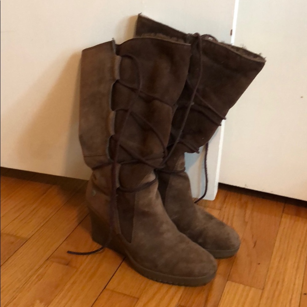 Size 8 Brown Ugg Elsey Boots